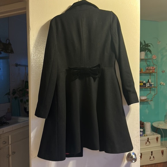 Betsey Johnson black coat with heart button and bow in the back - Picture 5 of 7